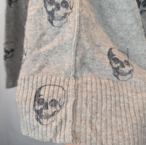 Tory Burch Skull Print Cashmere Sweater Size M In VGUC - Picture 10 of 13